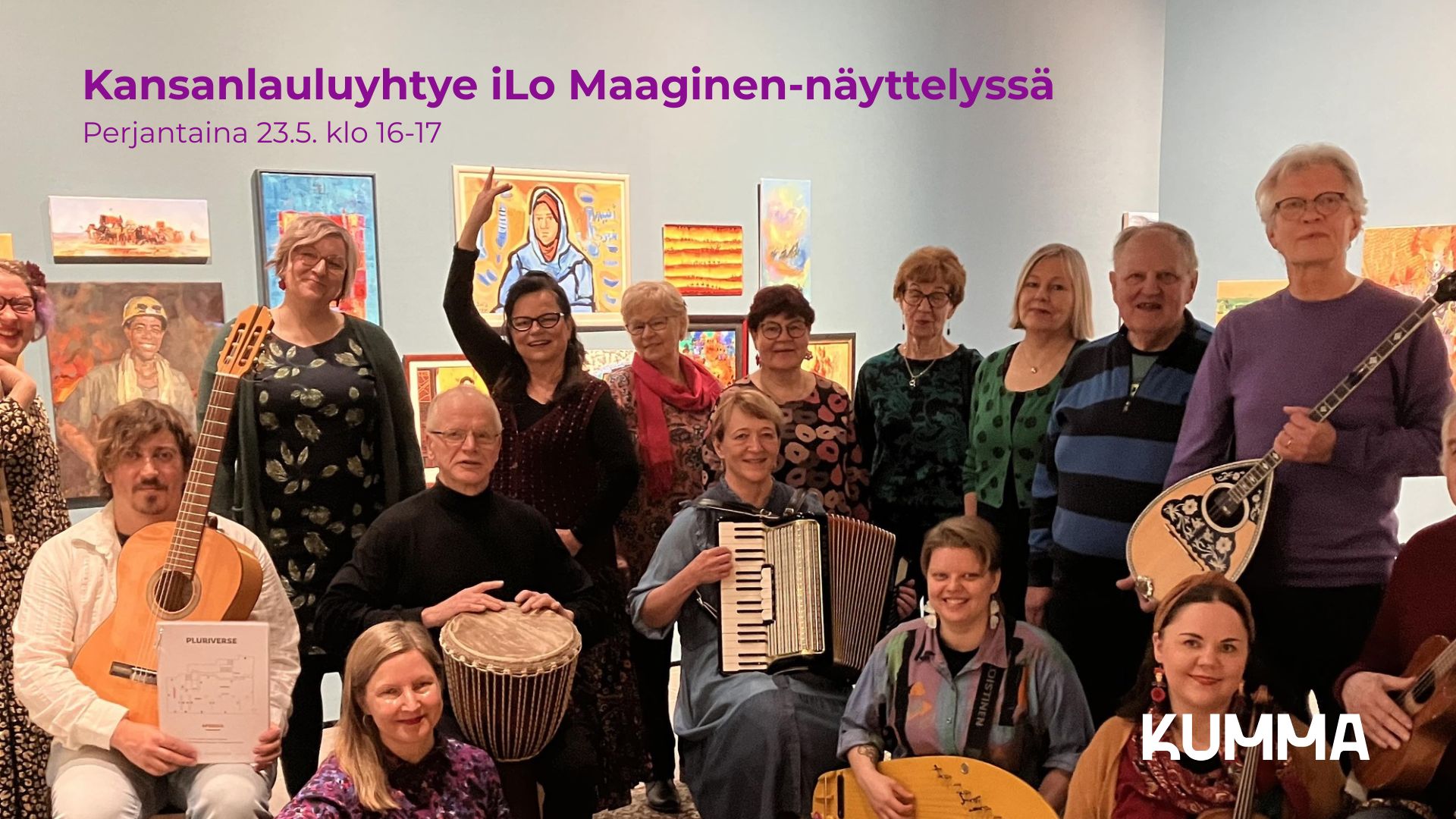 Kuvassa on Kansanlauluyhtye iLo taidemuseossa. Lisäksi kuvassa on KUMMAn logo ja kuvassa lukee "Kansanlauluyhtye iLo Maaginen näyttelyssä, perjantaina 23.5. klo 16-17"
