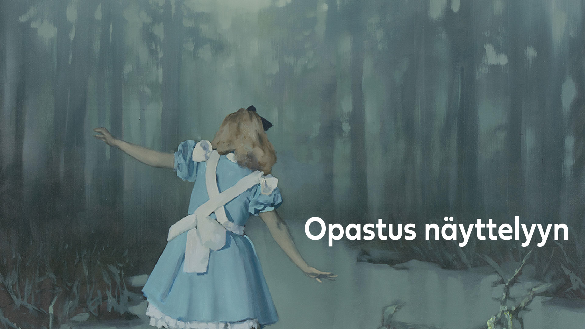 Maalaus esittää henkilöä sinisessä mekossa, jossa on valkoiset röyhelöt ja valkoinen esiliina. Henkilö seisoo kädet ojennettuina sumuisen metsän edessä. Hänellä on vaaleat hiukset ja hän katsoo kohti tiheitä puita ja sumuista ilmapiiriä. Kuvassa lukee opastus näyttelyyn.